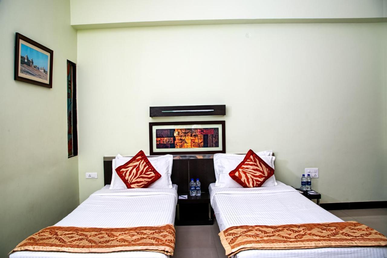 Hotel Hampi International Hospet Zewnętrze zdjęcie