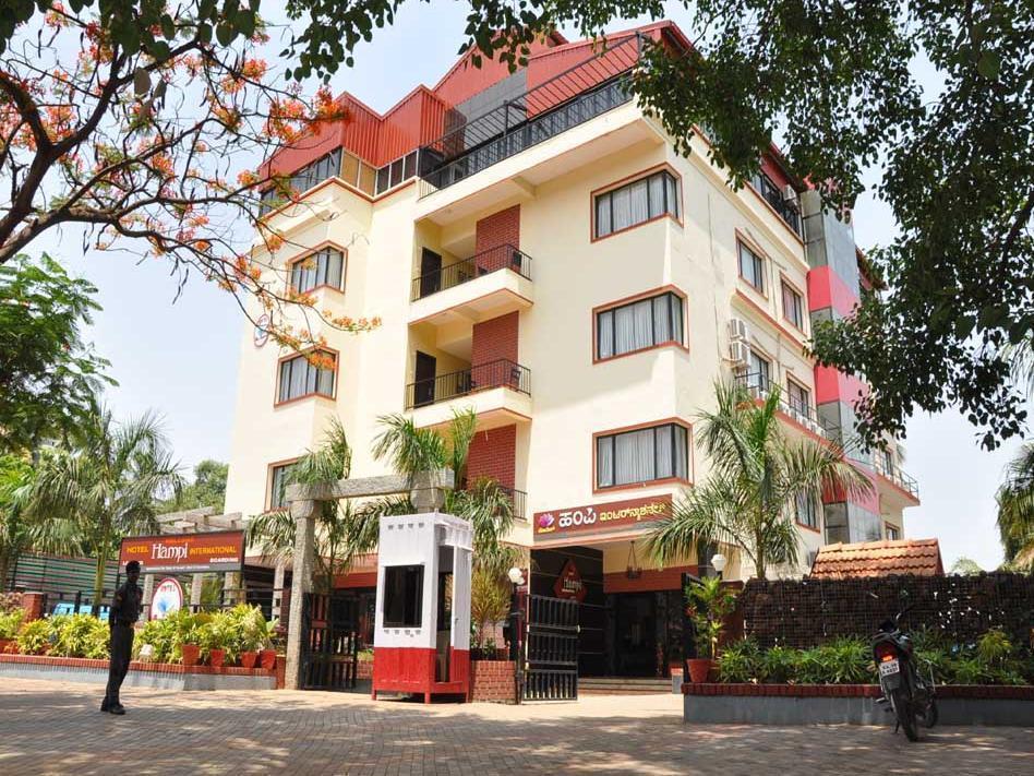 Hotel Hampi International Hospet Zewnętrze zdjęcie