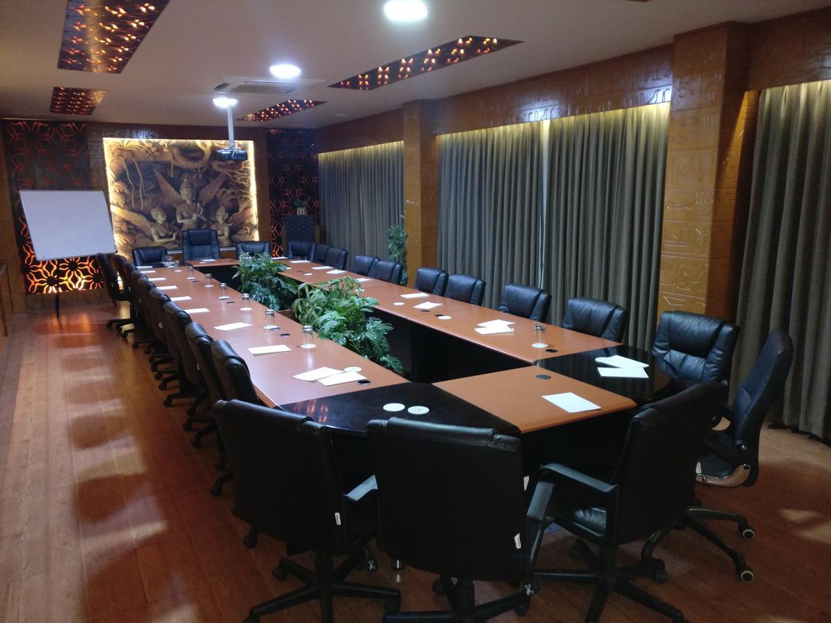 Hotel Hampi International Hospet Zewnętrze zdjęcie