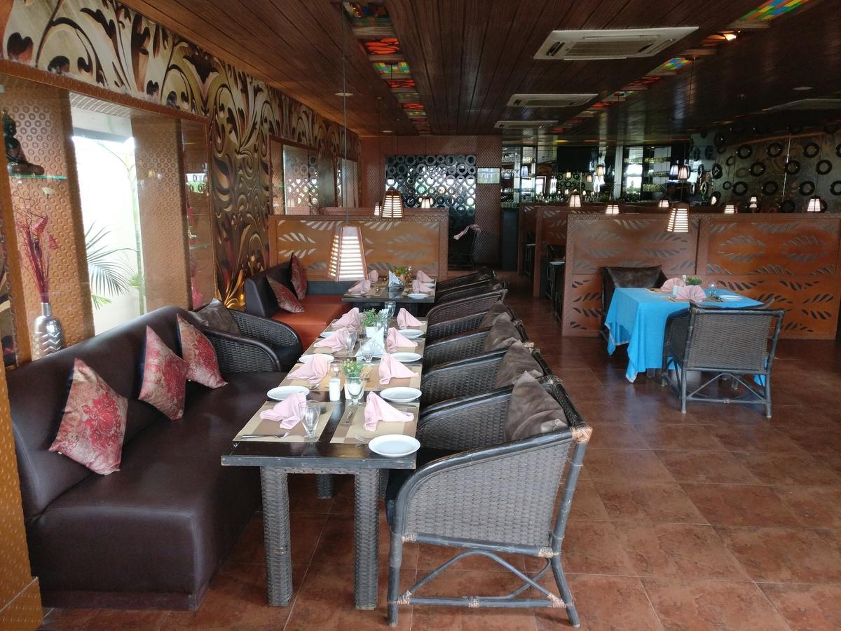 Hotel Hampi International Hospet Zewnętrze zdjęcie