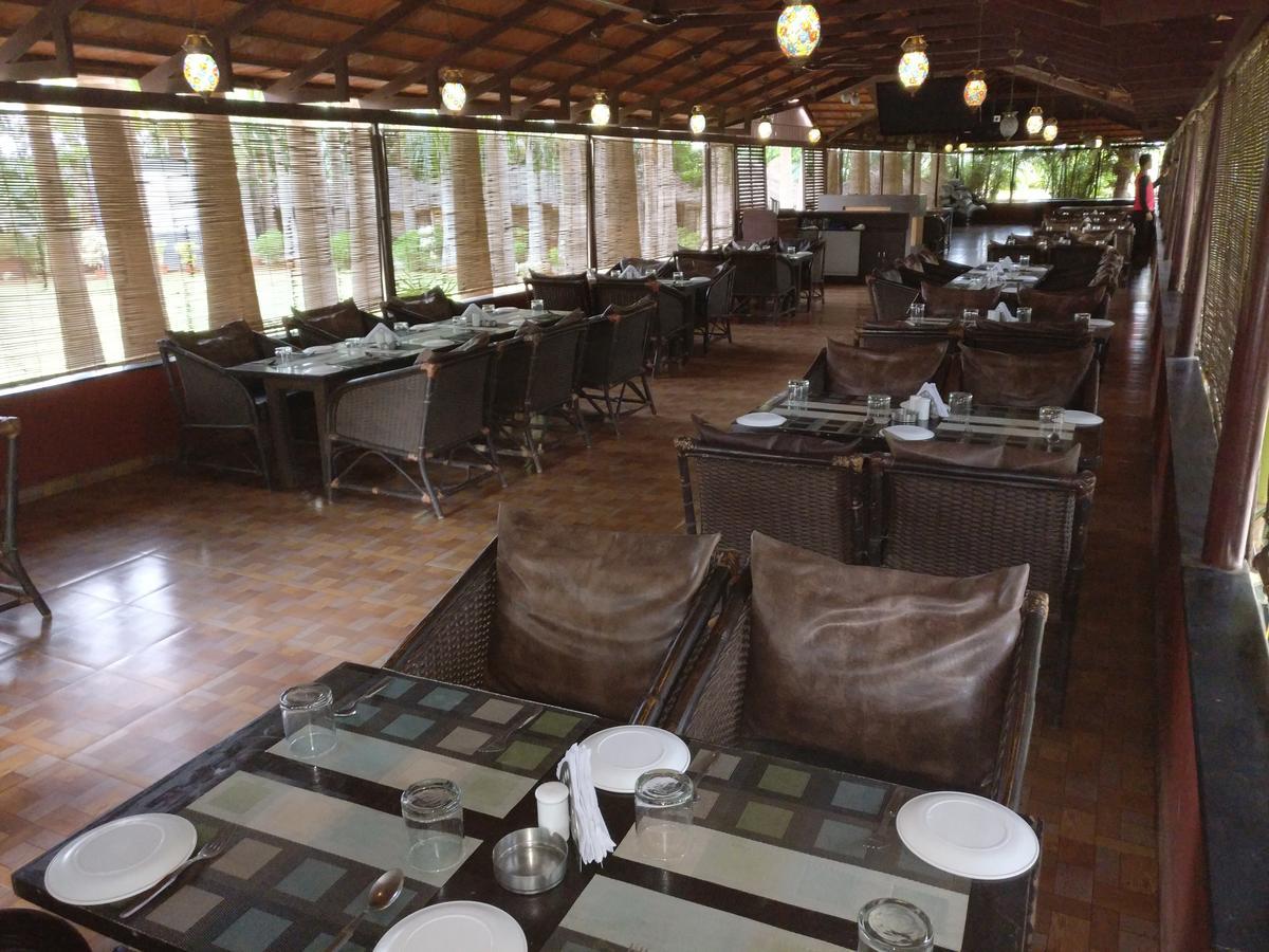 Hotel Hampi International Hospet Zewnętrze zdjęcie