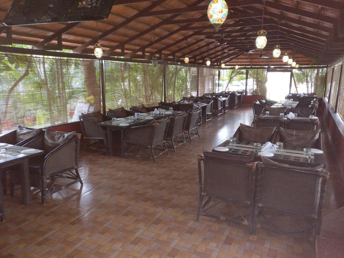 Hotel Hampi International Hospet Zewnętrze zdjęcie