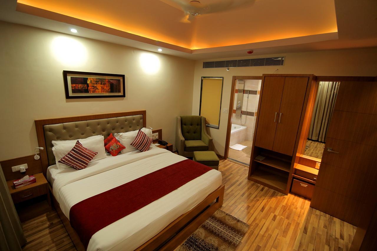 Hotel Hampi International Hospet Zewnętrze zdjęcie