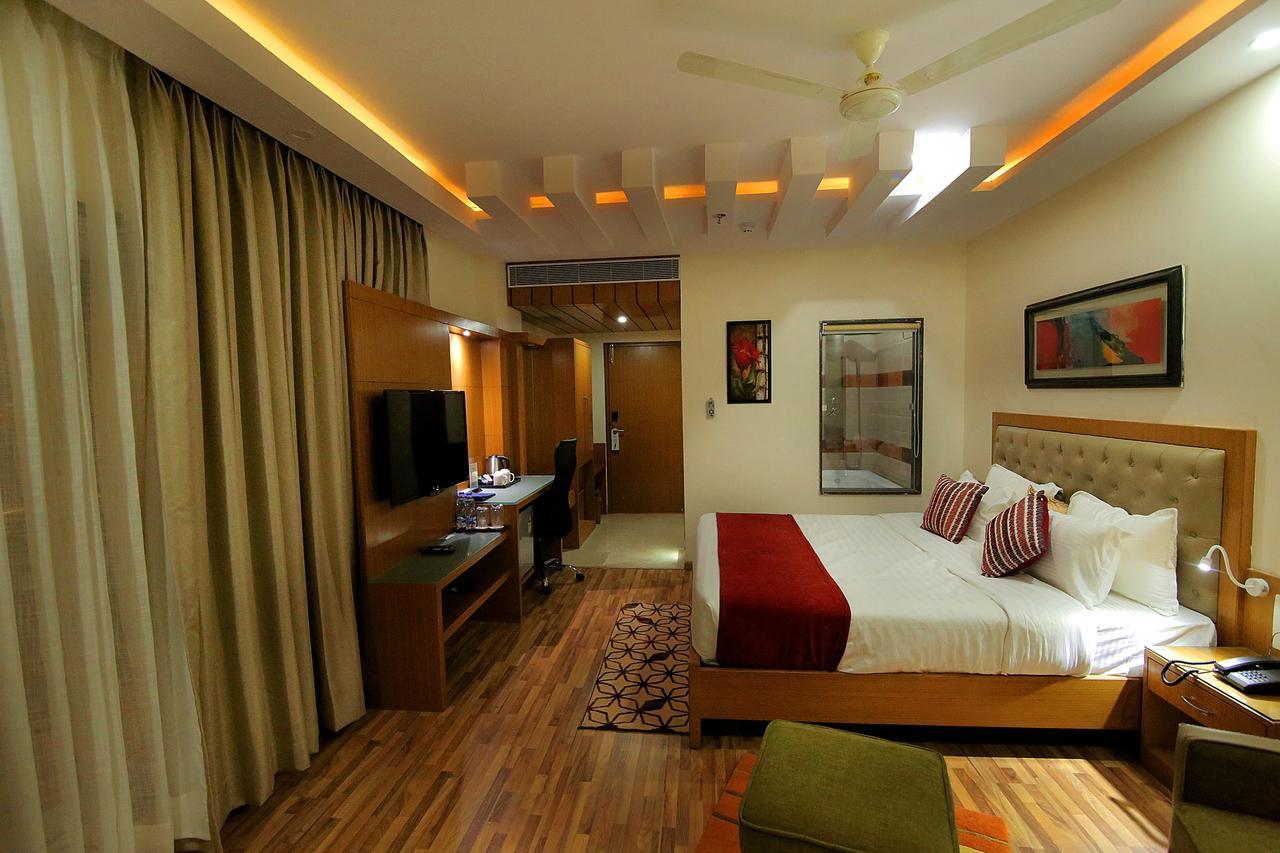 Hotel Hampi International Hospet Zewnętrze zdjęcie