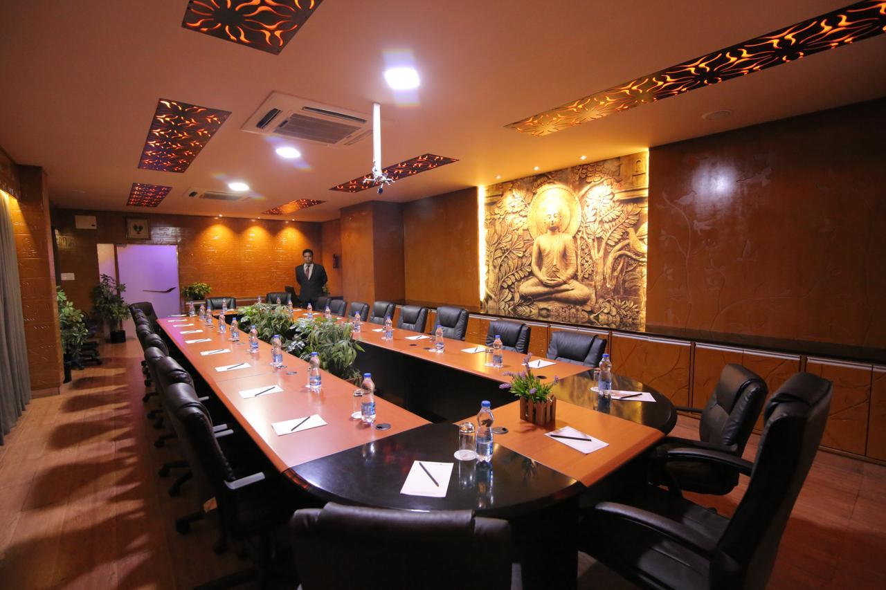 Hotel Hampi International Hospet Zewnętrze zdjęcie