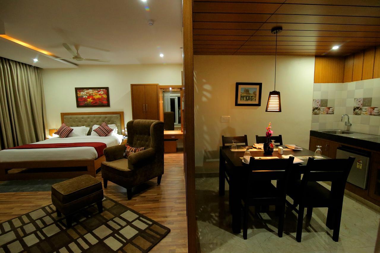 Hotel Hampi International Hospet Zewnętrze zdjęcie